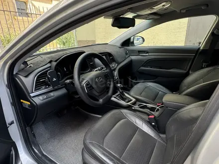 Hyundai Elantra 2016 года за 4 450 000 тг. в Актау – фото 2