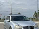 Volkswagen Jetta 2005 года за 2 400 000 тг. в Щучинск – фото 2