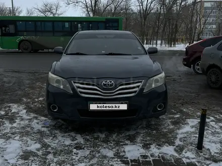 Toyota Camry 2010 года за 4 500 000 тг. в Уральск – фото 2