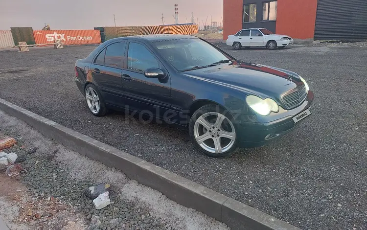 Mercedes-Benz C 180 2002 годаfor3 000 000 тг. в Астана