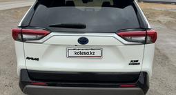 Toyota RAV4 2020 года за 12 500 000 тг. в Жанаозен – фото 3