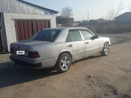 Mercedes-Benz E 200 1991 года за 1 500 000 тг. в Талдыкорган – фото 2