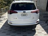 Toyota RAV4 2015 года за 7 500 000 тг. в Актау – фото 3
