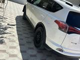 Toyota RAV4 2015 года за 7 500 000 тг. в Актау – фото 4
