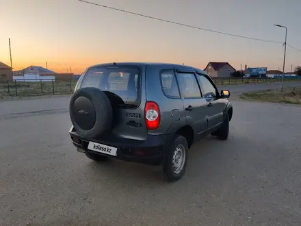 Chevrolet Niva 2015 года за 3 250 000 тг. в Атырау – фото 2