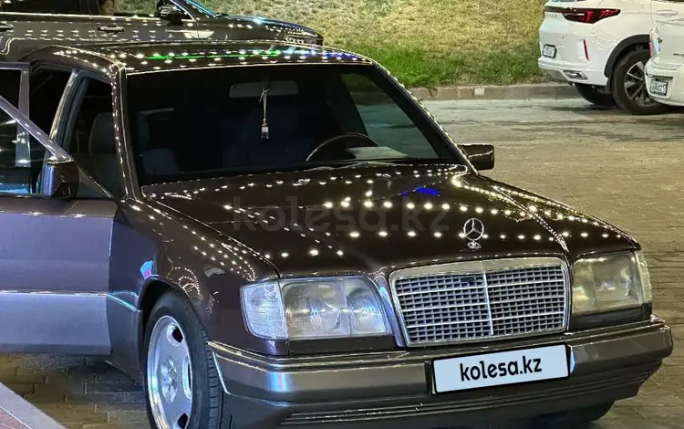 Mercedes-Benz E 220 1994 года за 2 700 000 тг. в Шымкент