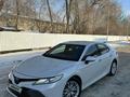 Toyota Camry 2018 годаүшін9 200 000 тг. в Уральск – фото 2