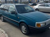 Volkswagen Passat 1993 годаfor1 100 000 тг. в Астана