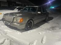 Mercedes-Benz E 200 1990 годаfor1 200 000 тг. в Астана