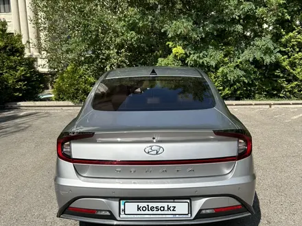 Hyundai Sonata 2021 года за 10 600 000 тг. в Алматы – фото 2