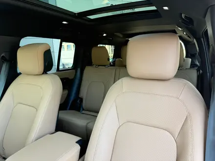 Land Rover Defender X-Dynamic SE 2025 года за 84 097 000 тг. в Алматы – фото 13