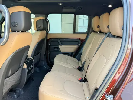 Land Rover Defender X-Dynamic SE 2025 года за 84 097 000 тг. в Алматы – фото 12