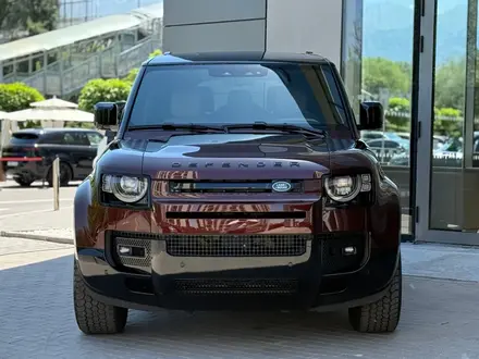 Land Rover Defender X-Dynamic SE 2025 года за 84 097 000 тг. в Алматы – фото 2