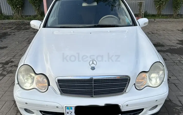 Mercedes-Benz C 200 2006 годаfor3 500 000 тг. в Астана