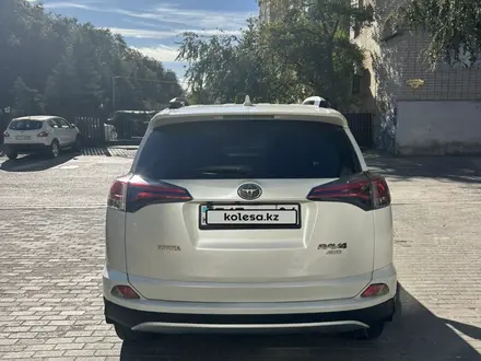 Toyota RAV4 2015 года за 10 500 000 тг. в Актобе – фото 4