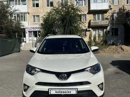 Toyota RAV4 2015 года за 10 500 000 тг. в Актобе – фото 3