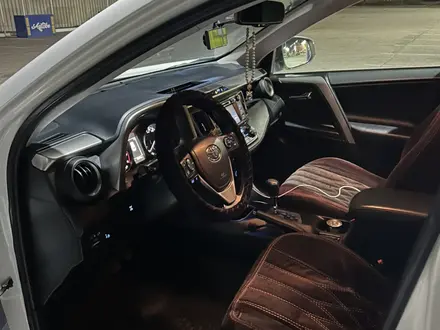 Toyota RAV4 2015 года за 10 500 000 тг. в Актобе – фото 5