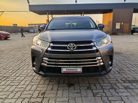 Toyota Highlander 2014 года за 9 600 000 тг. в Атырау