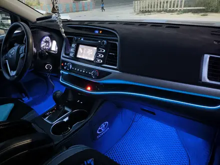 Toyota Highlander 2014 года за 9 600 000 тг. в Атырау – фото 8