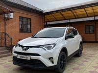 Toyota RAV4 2018 года за 13 500 000 тг. в Атырау