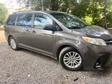Toyota Sienna 2013 года за 8 300 000 тг. в Атырау