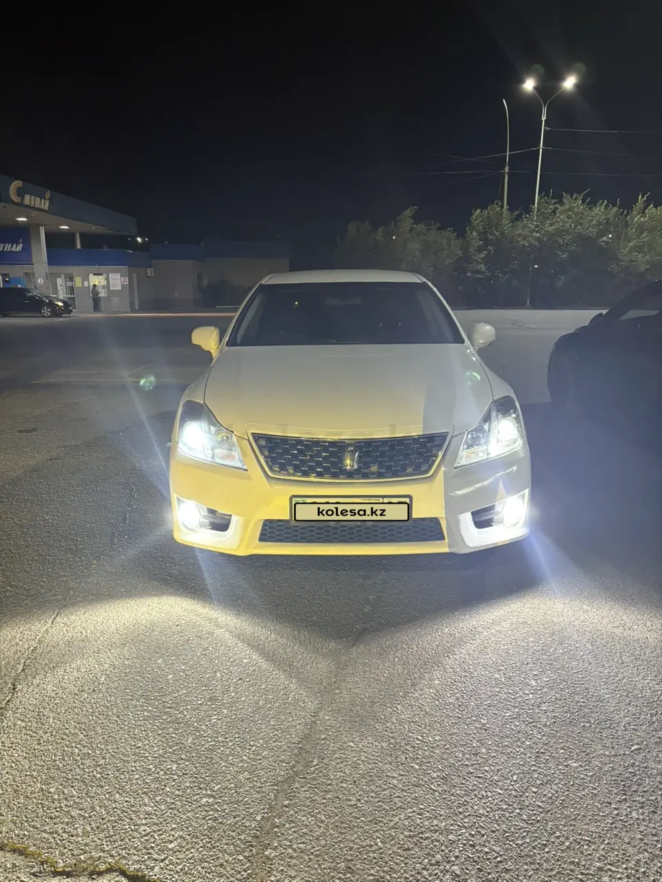 Toyota Crown, 2010