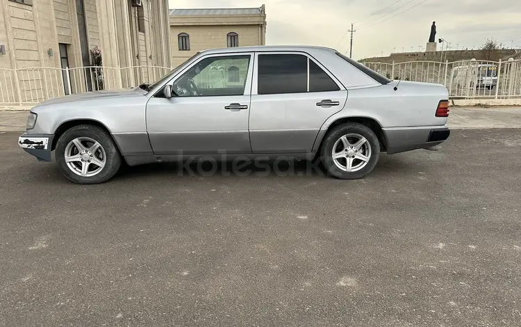 Mercedes-Benz E 220 1993 года за 1 599 000 тг. в Шымкент