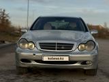 Mercedes-Benz C 200 2001 годаfor2 600 000 тг. в Астана