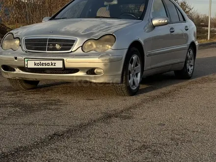 Mercedes-Benz C 200 2001 года за 2 600 000 тг. в Астана – фото 3