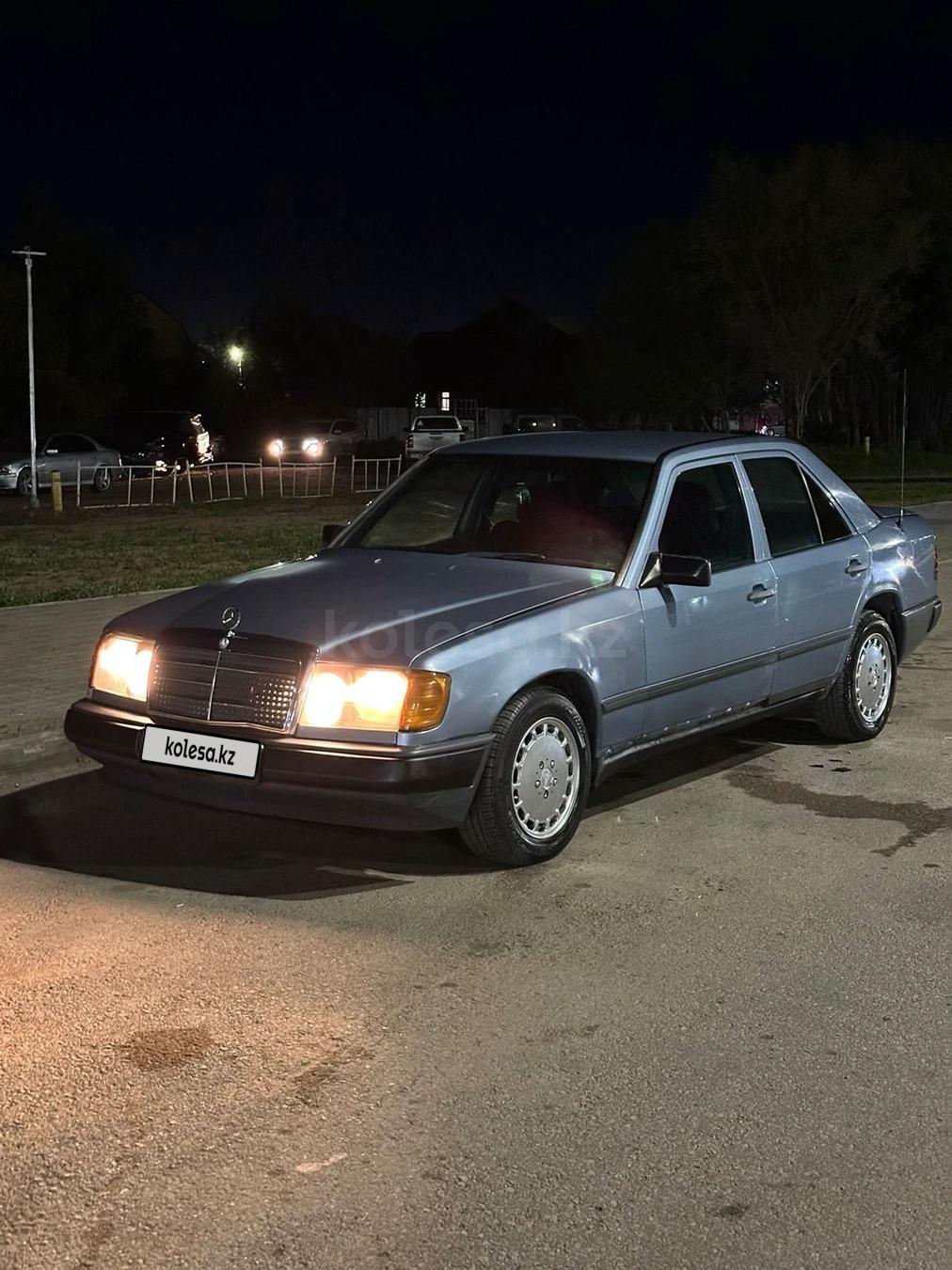 Mercedes-Benz E 220 1989 г.