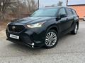 Toyota Highlander 2023 годаүшін25 000 000 тг. в Атырау