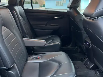 Toyota Highlander 2023 года за 25 000 000 тг. в Атырау – фото 7