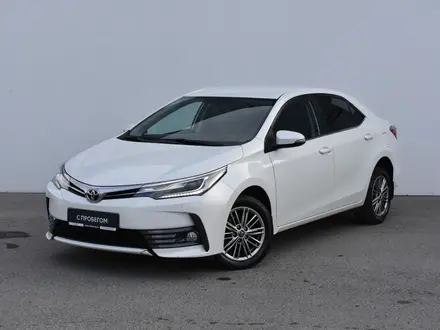 Toyota Corolla 2018 года за 8 800 000 тг. в Атырау