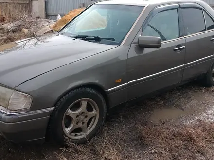 Mercedes-Benz C 220 1993 года за 1 500 000 тг. в Кокшетау – фото 3