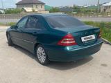 Mercedes-Benz C 200 2000 года за 2 350 000 тг. в Шымкент – фото 2