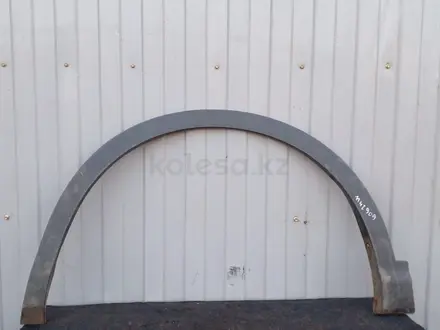Накладка (молдинг) переднего правого крыла nissan qashqai j11 за 6 428 тг. в Астана