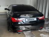 Hyundai Sonata 2011 года за 4 300 000 тг. в Атырау – фото 2
