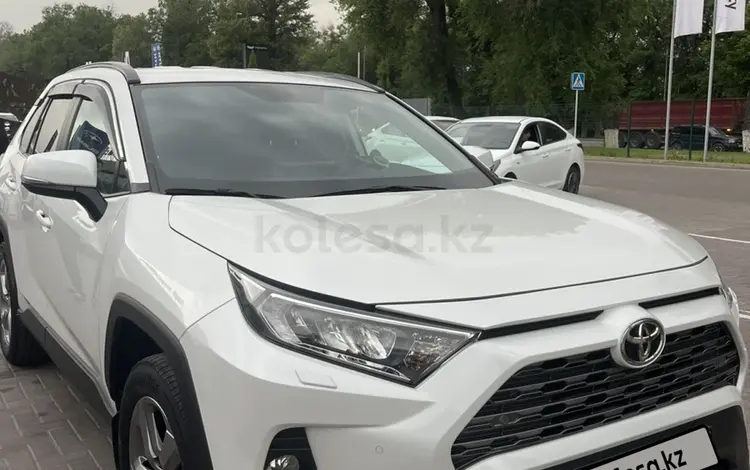 Toyota RAV4 2019 года за 14 000 000 тг. в Алматы