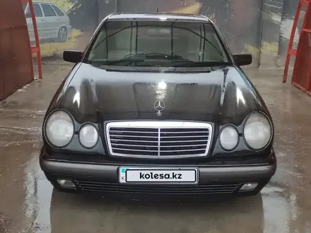 Mercedes-Benz E 200 1998 года за 2 500 000 тг. в Тараз – фото 4