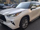 Toyota Highlander 2021 года за 26 850 000 тг. в Алматы – фото 2