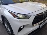 Toyota Highlander 2021 года за 26 850 000 тг. в Алматы – фото 4