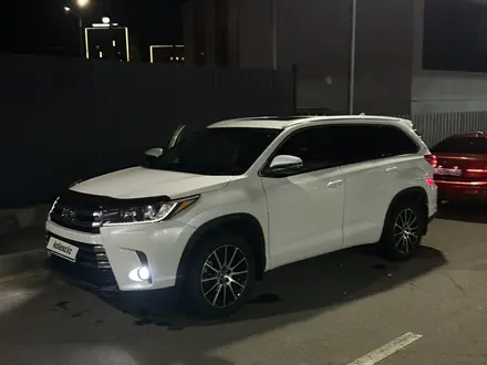 Toyota Highlander 2019 года за 19 000 000 тг. в Алматы