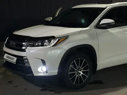 Toyota Highlander 2019 года за 19 000 000 тг. в Алматы – фото 2
