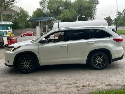 Toyota Highlander 2019 года за 19 000 000 тг. в Алматы – фото 4