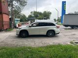 Toyota Highlander 2019 года за 19 000 000 тг. в Алматы – фото 3