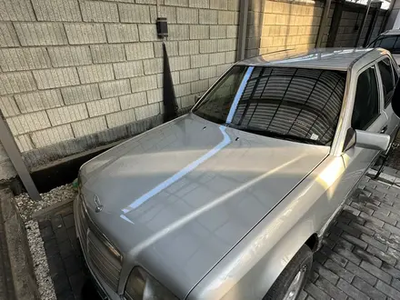 Mercedes-Benz E 220 1991 года за 1 700 000 тг. в Алматы