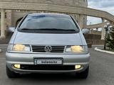Volkswagen Sharan 1997 годаүшін3 500 000 тг. в Уральск – фото 2
