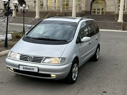 Volkswagen Sharan 1997 года за 3 500 000 тг. в Уральск – фото 4