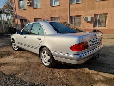 Mercedes-Benz E 220 1999 года за 5 200 000 тг. в Алматы – фото 6