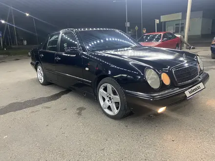 Mercedes-Benz E 280 1996 года за 2 800 000 тг. в Талдыкорган